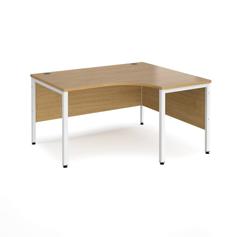 Maestro 25 bench leg right hand ergonomic desk - Office Products Online