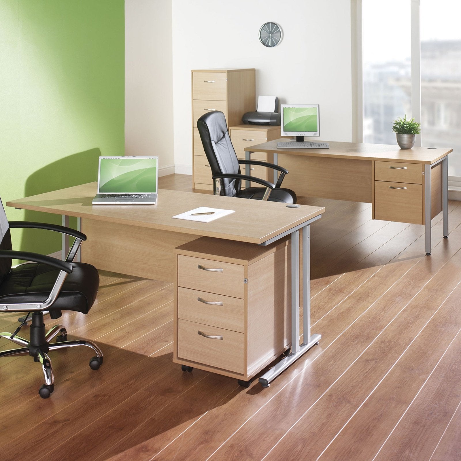 Maestro 25 cantilever leg left hand ergonomic desk - Office Products Online