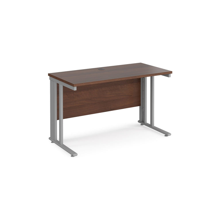 Maestro 25 cable managed leg straight desk 600 deep - Office Products Online