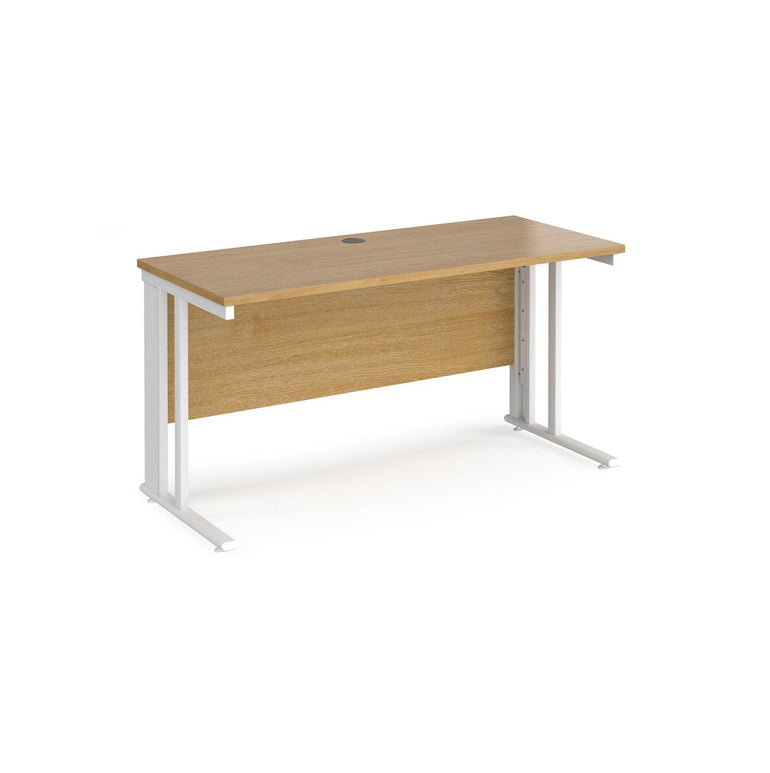 Maestro 25 cable managed leg straight desk 600 deep - Office Products Online