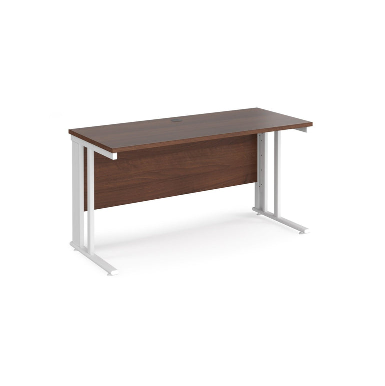 Maestro 25 cable managed leg straight desk 600 deep - Office Products Online
