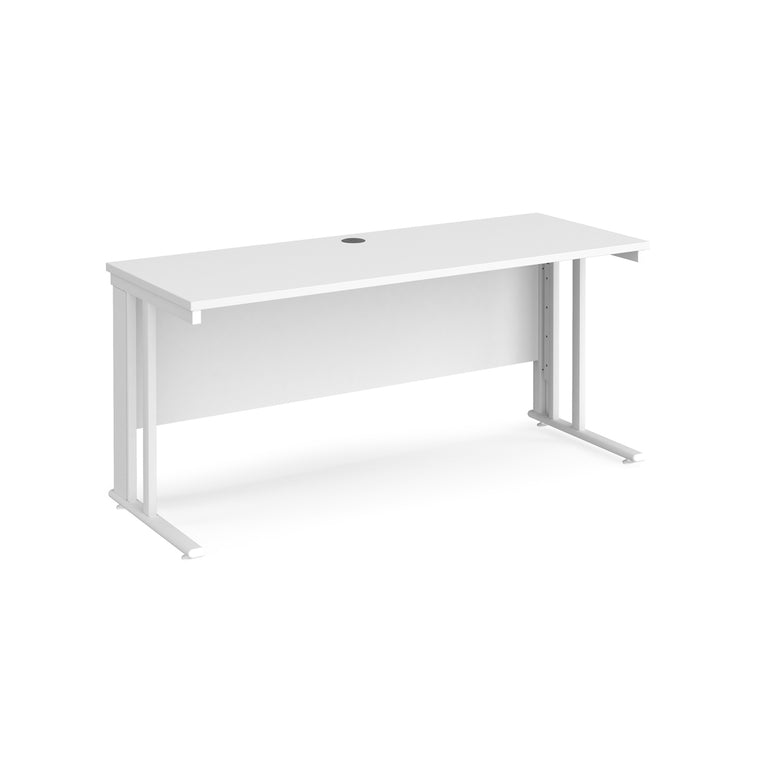 Maestro 25 cable managed leg straight desk 600 deep - Office Products Online